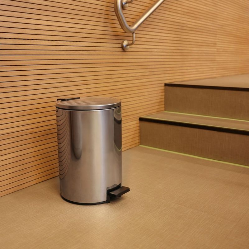 Lixeira_Loop_Tramontina_em_Ao_Inox_com_Pedal_e_Balde_5_Litros_1078752