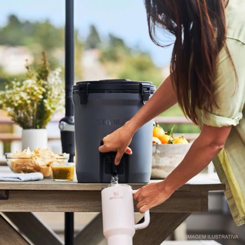 Botijão Térmico Jug Stanley 7,5 Litros Charcoal