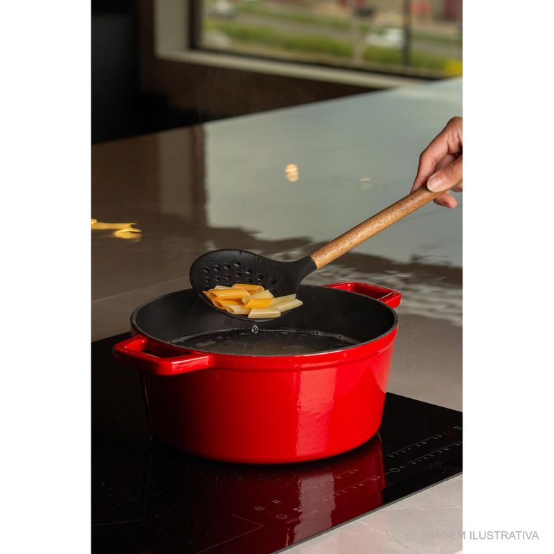 Escumadeira_Preto_Paramount_Creme_Cabo_de_Madeira_33_cm_1069712